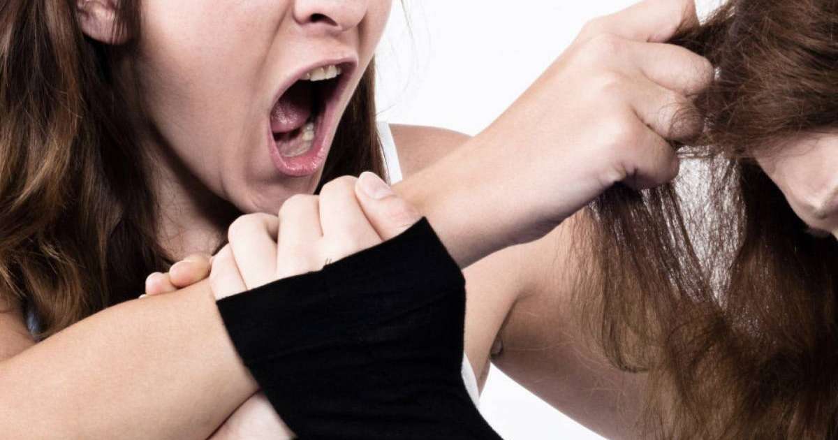 Мектепте жұлысқан мұғалімдер жұрттың жағасын ұстатты (видео)