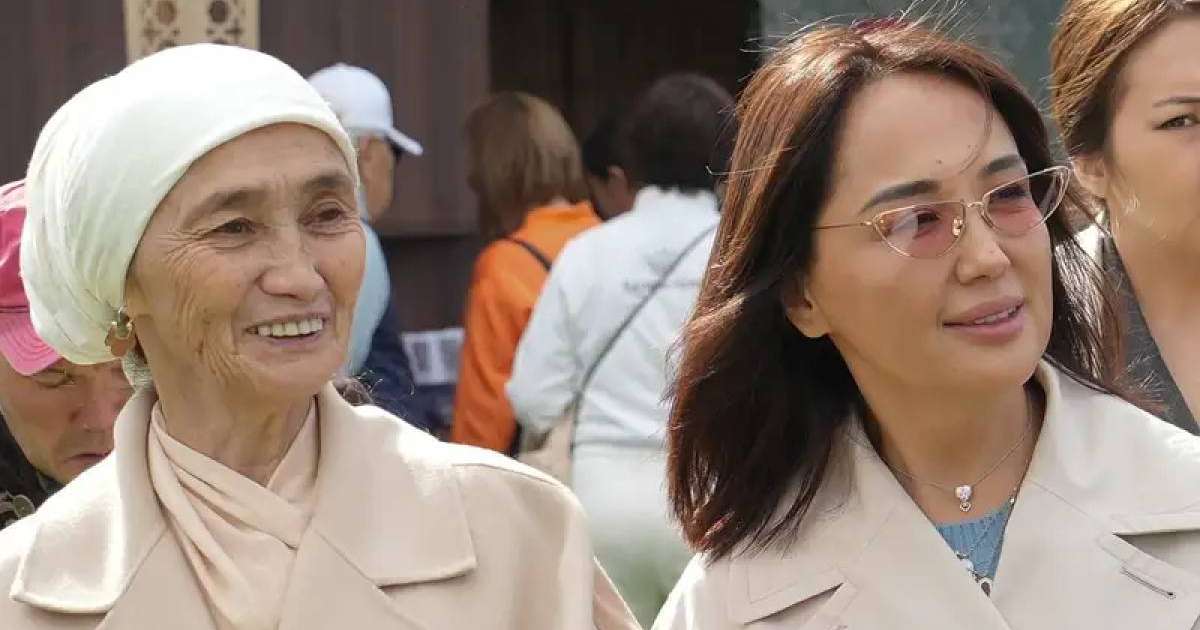 Ләйлә Сұлтанқызы анасына тосын сый жасады (ВИДЕО)