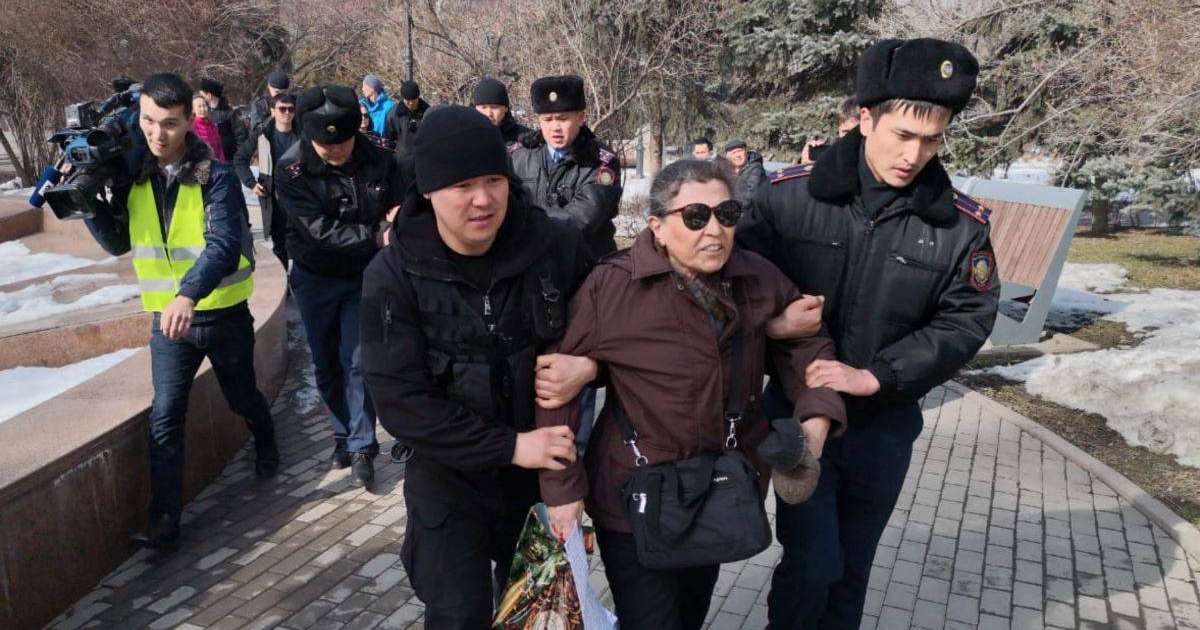 Алматыда ұсталғандар саны жүзге жуықтады