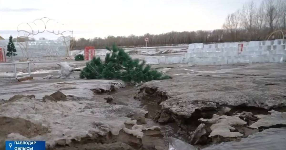 "Рәсуа болған ақша": Павлодар облысында 53 миллионға салынған мұз қалашығы еріп, су болып ағып жатыр