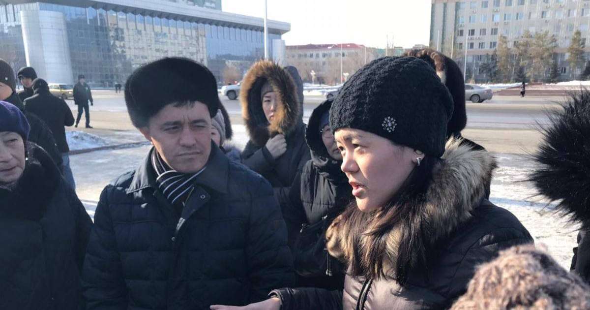 Ақтөбеде "қаржылық ұйымдарға алданған" салымшылар әкімдікке талаппен барды