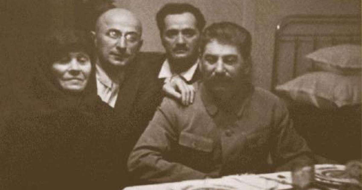 Сталин анасына неге сирек барған?