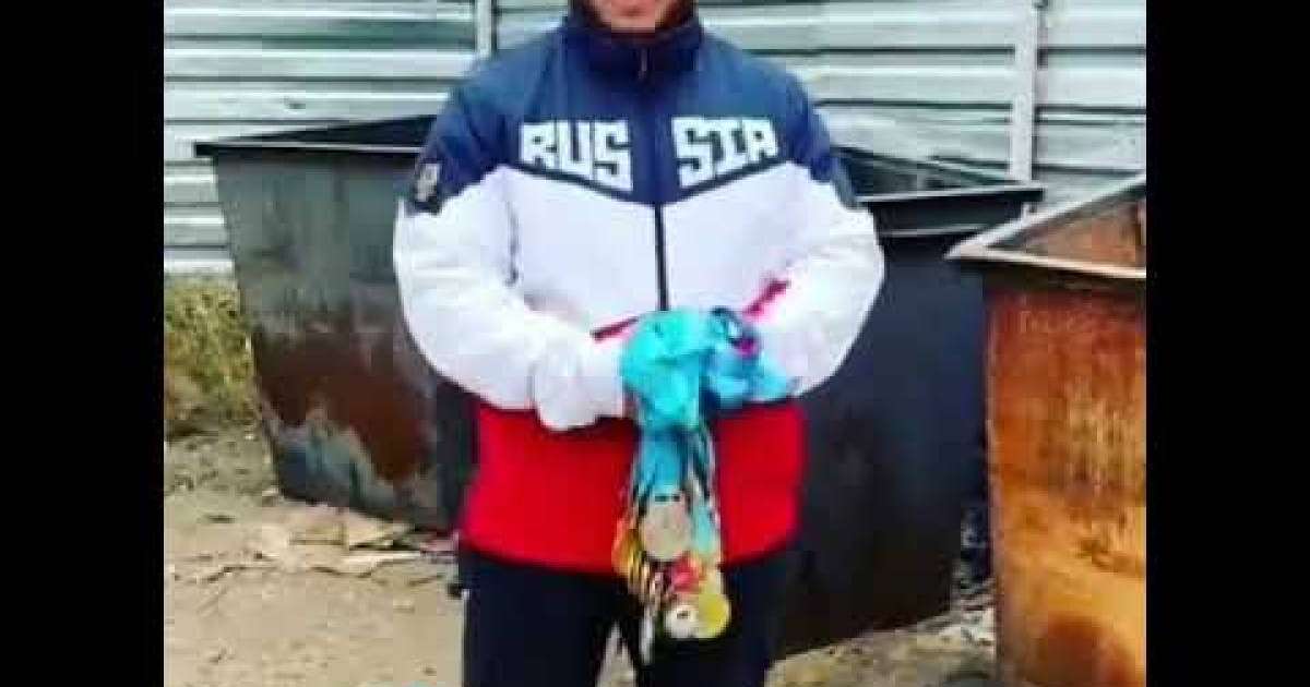 "Маған енді керек емес": Қазақстандық ауыр атлеттер Альберт Линдер өлімінен соң медальдарын қоқысқа лақтырды