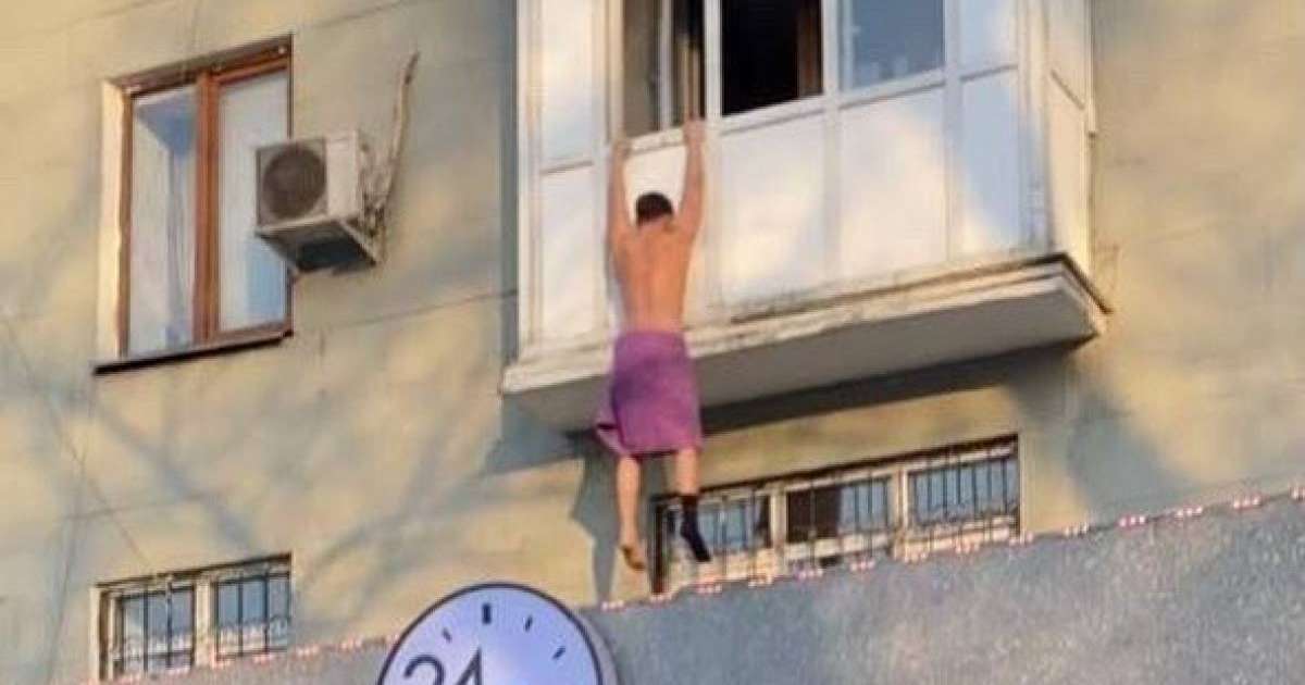 Балконнан салбырап тұрған "көңілдестің" кім екені белгілі болды