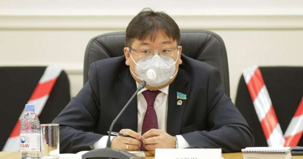 Айдос Сарым ұсынған «Әлеуметтік желілерді шектеу» туралы заң жобасы мақұлданды