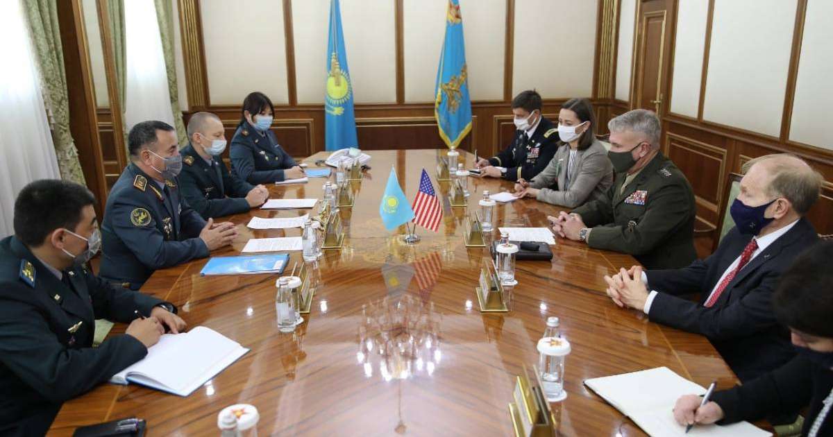 Мұрат Бектанов АҚШ генералы Кеннет Маккензиді қабылдады