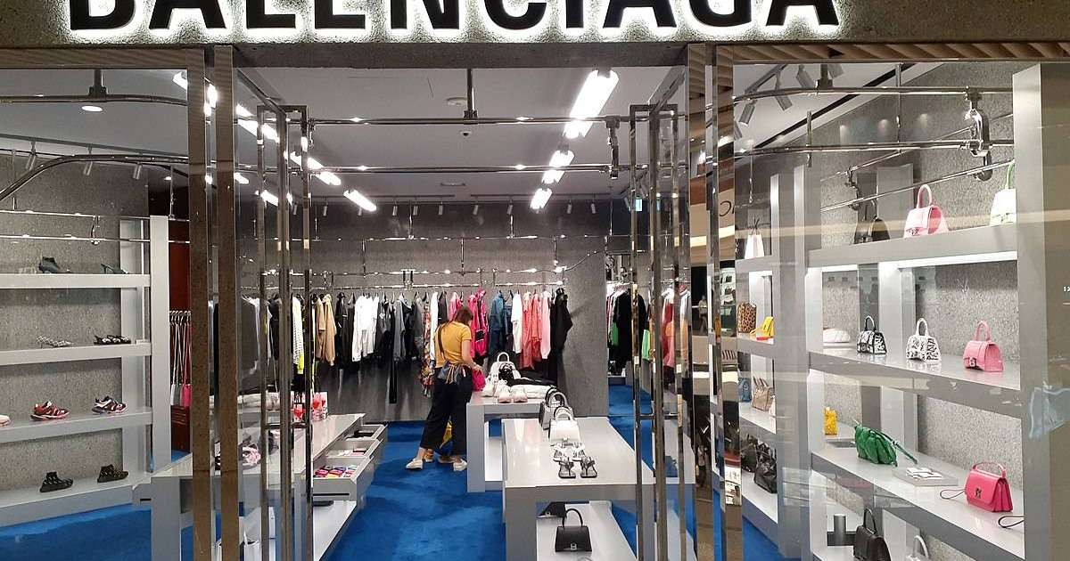 BALENСIAGA сән үйінің құны 1 миллион теңге тұратын сөмкесі сатылымға шықты