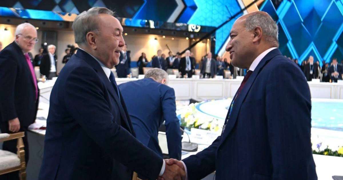 Қыздары да бой көрсетті: Нұрсұлтан Назарбаев “Астана клубының” жетінші отырысына қатысты