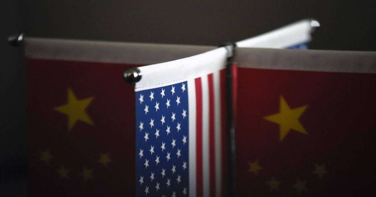 Қытай коронавирус туралы мақаладан кейін WSJ тілшілерін аккредитациядан айырды