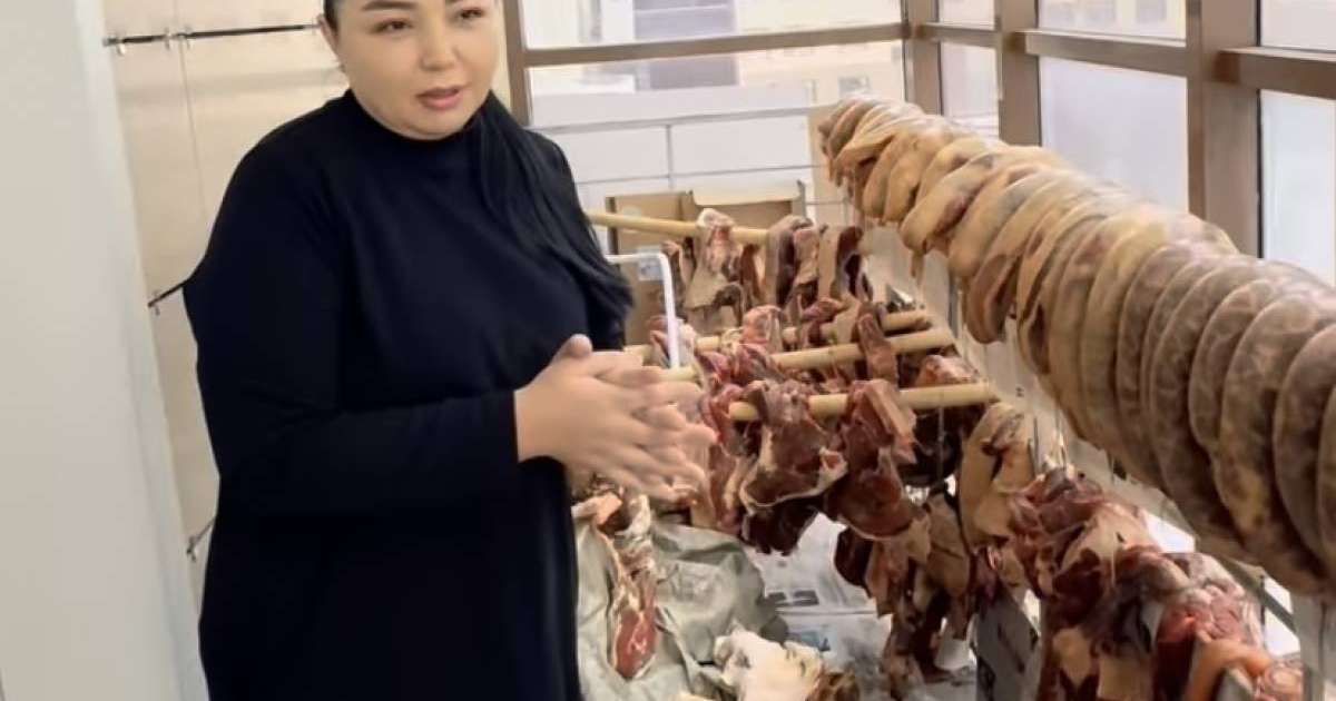 «Қыста екі жылқы жеп қоямыз»: әнші Алтынай Жорабаева үйіндегі етін көрсетемін деп сынға қалды