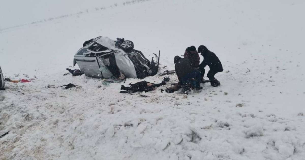 Ақжайықта басып озған Лексус екі адамның өліміне себепші болды