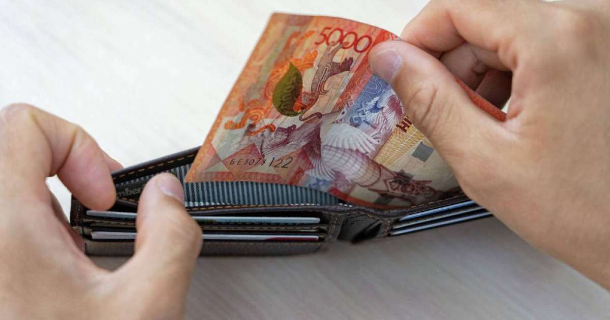 25-30 мың теңге: Жігіттер желіде ашықтан ашық тәнін саудалауда