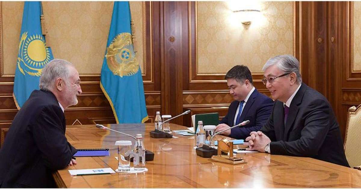 托卡耶夫总统会见法国政治家雅克·阿塔利