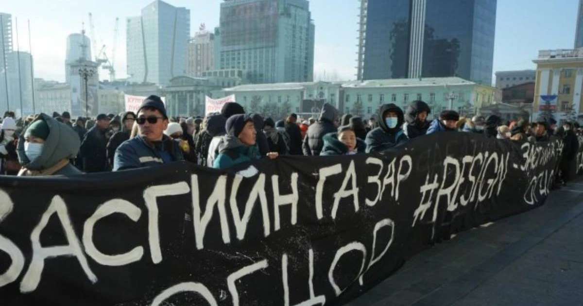 Моңғолияда үш мың адам митингке шығып, үкіметтің отставкаға кетуін талап етті
