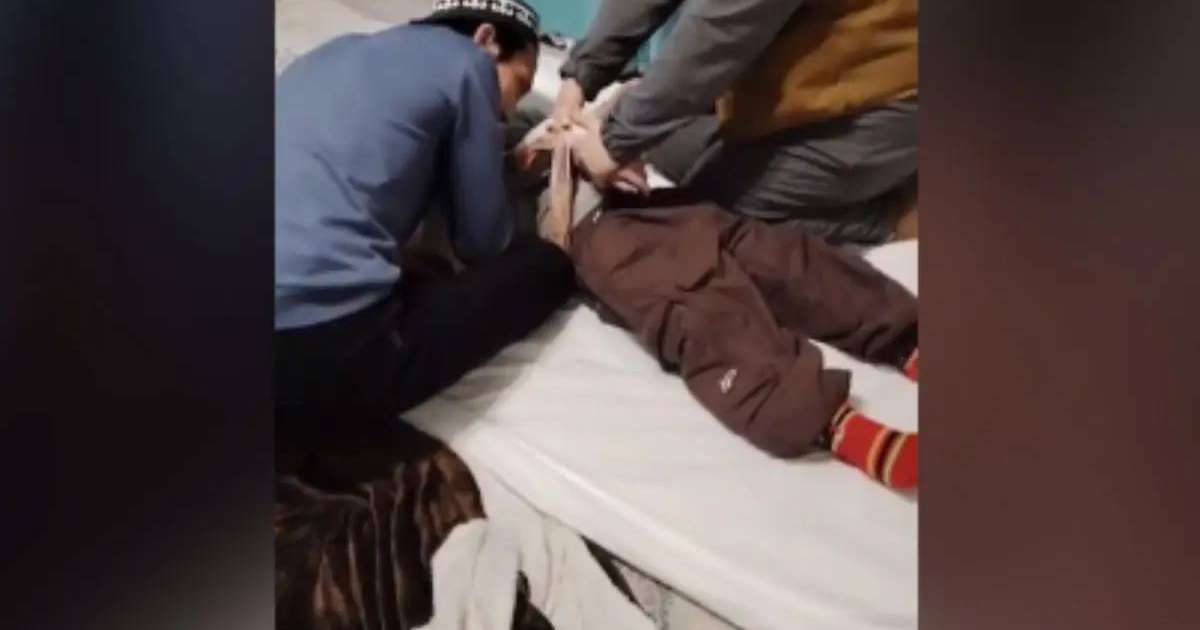 "Ішіңде жын бар": Кішкентай қызды әбден қинаған молда емес күзетші болып шықты