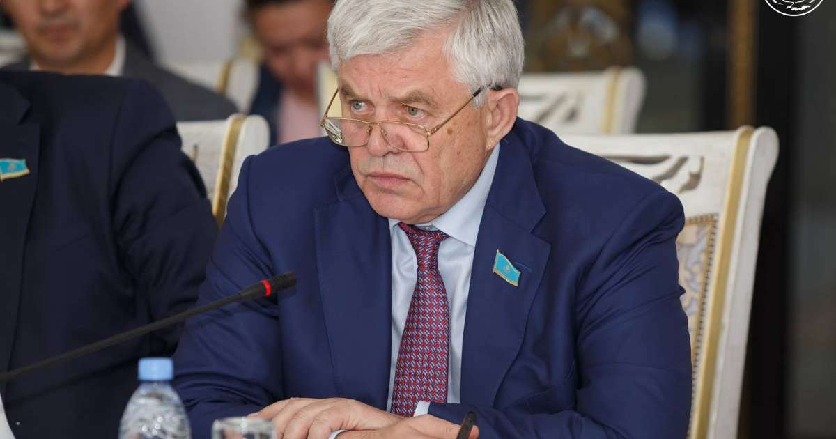 "Болды, мырзалар, тынышталыңыздар". Божко ақыры немере қарауға кетті