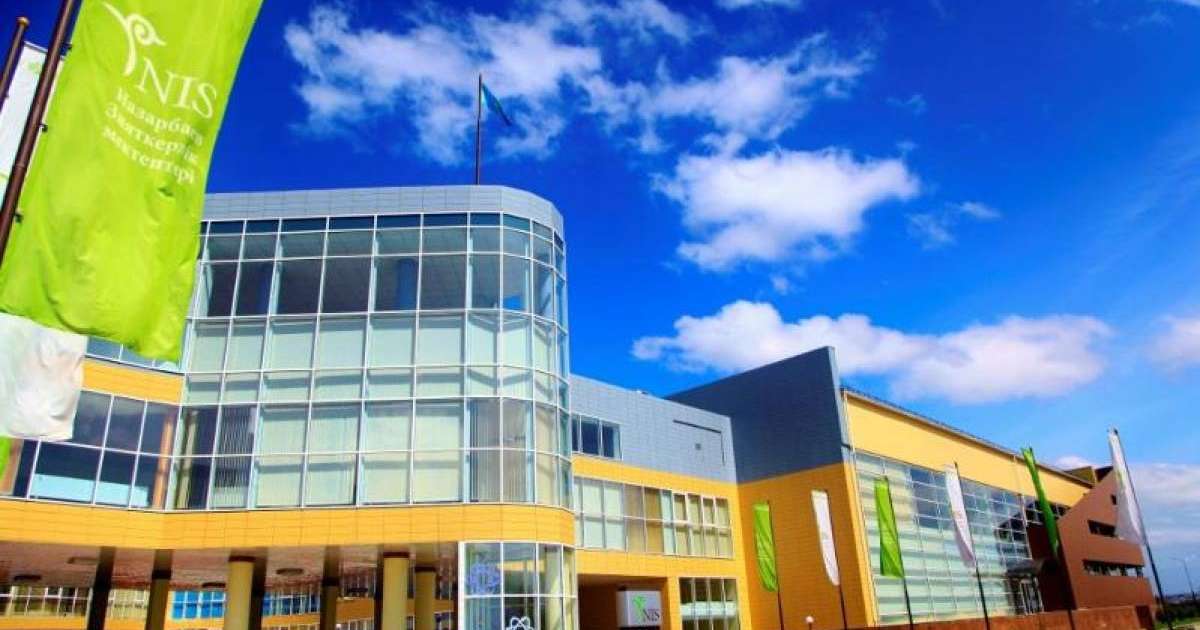 托卡耶夫总统提议在俄罗斯开设纳扎尔巴耶夫精英学校分校