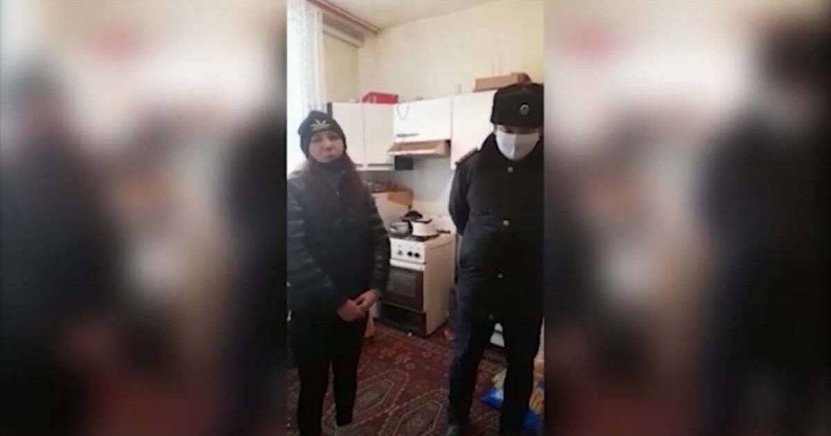 Шымкент полицейлері отағасынан айырылған отбасыға азық-түлік апарды