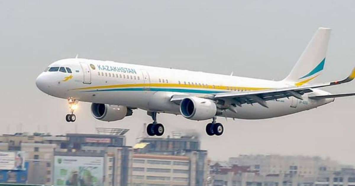 总统飞抵鄂木斯克将出席哈俄地区间合作论坛