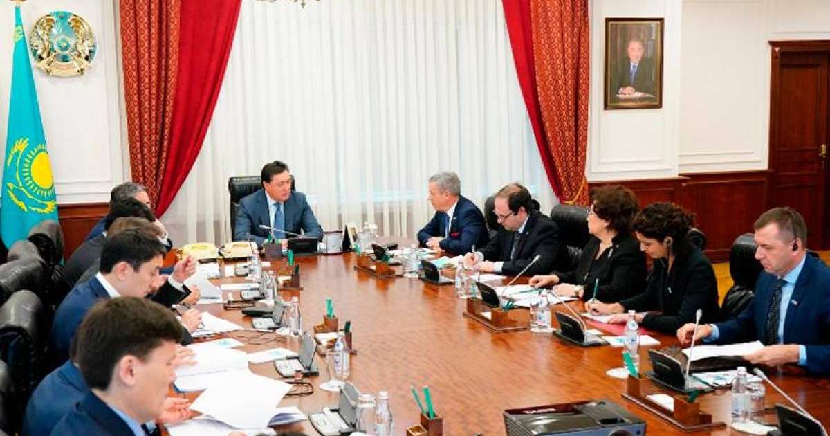 政府总理马明会见法哈工商会主席弗里斯