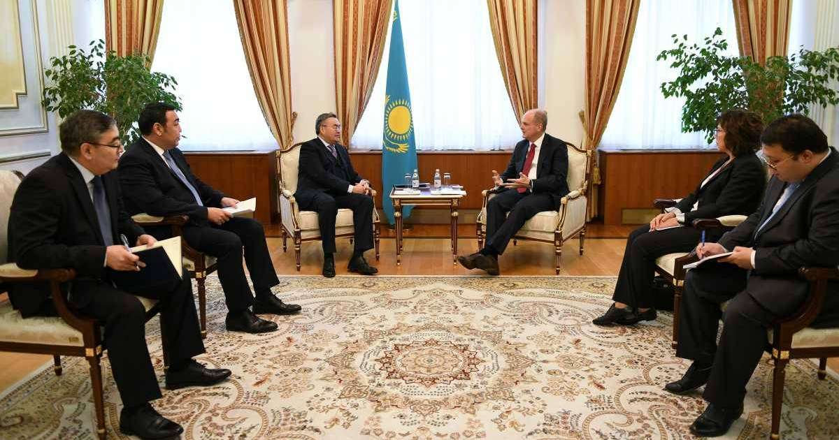 外长会见国际货币基金组织中亚负责人