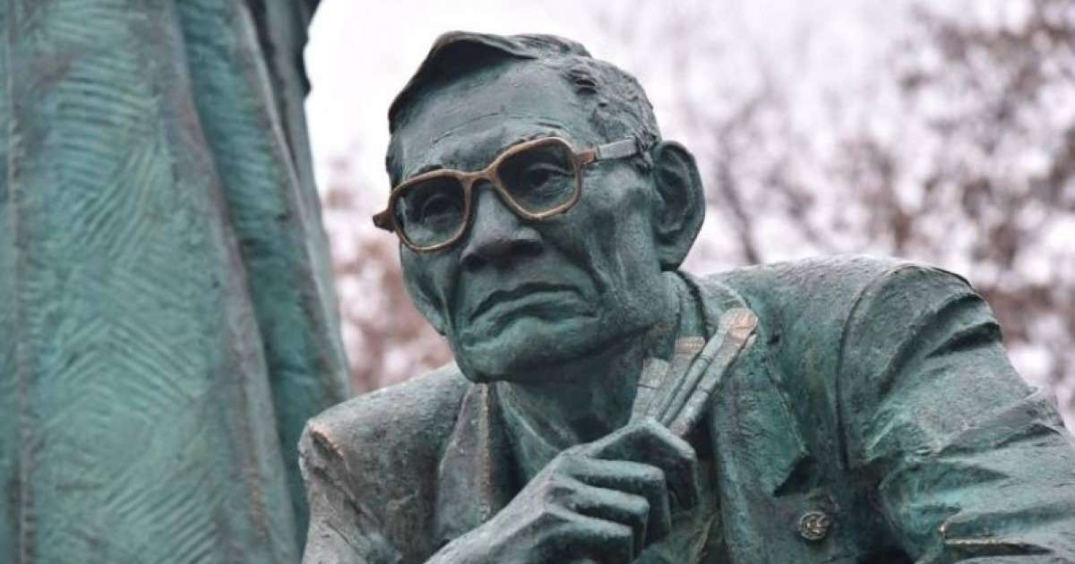 哈萨克艺术家纪念碑在俄罗斯鄂木斯克设立