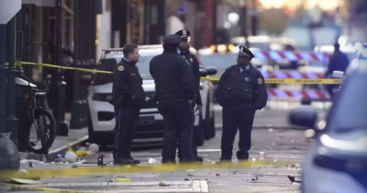 АҚШ-та жүргізуші жүк көлігімен адамдарды басып, оқ жаудырған: 10 кісі қаза тапты