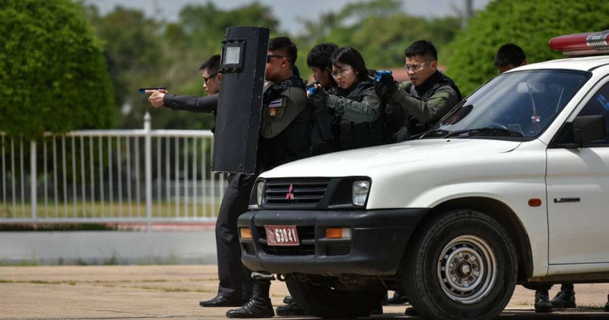 泰国南部检查站遭袭致15人死亡
