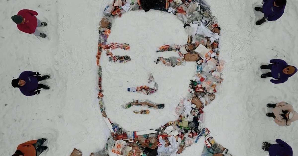 Саябақ орнына қоқыс алаңы: Жаңа адамдар қоқыстан ерекше портрет жасады.