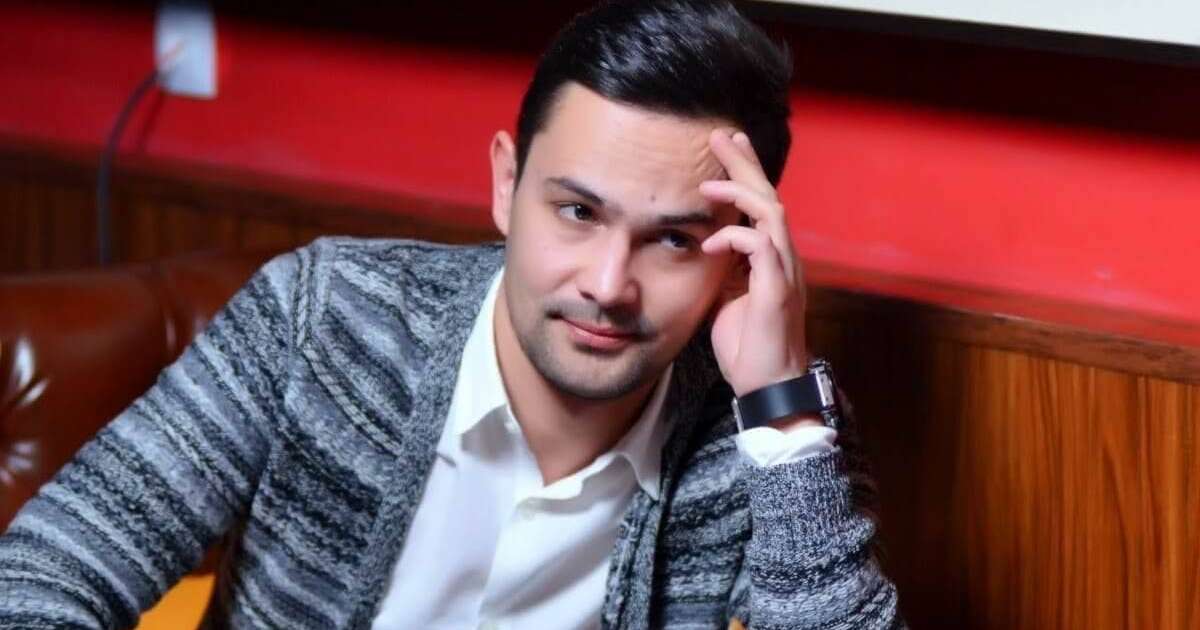 Танымал әнші жап-жас қызды зорлағаны үшін сотталып жатыр