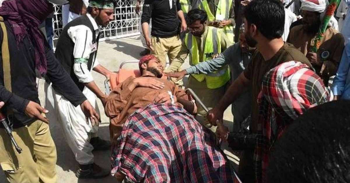 Пәкістанда екі мешітте жарылыс болған: 50-ден астам адам қаза тапты