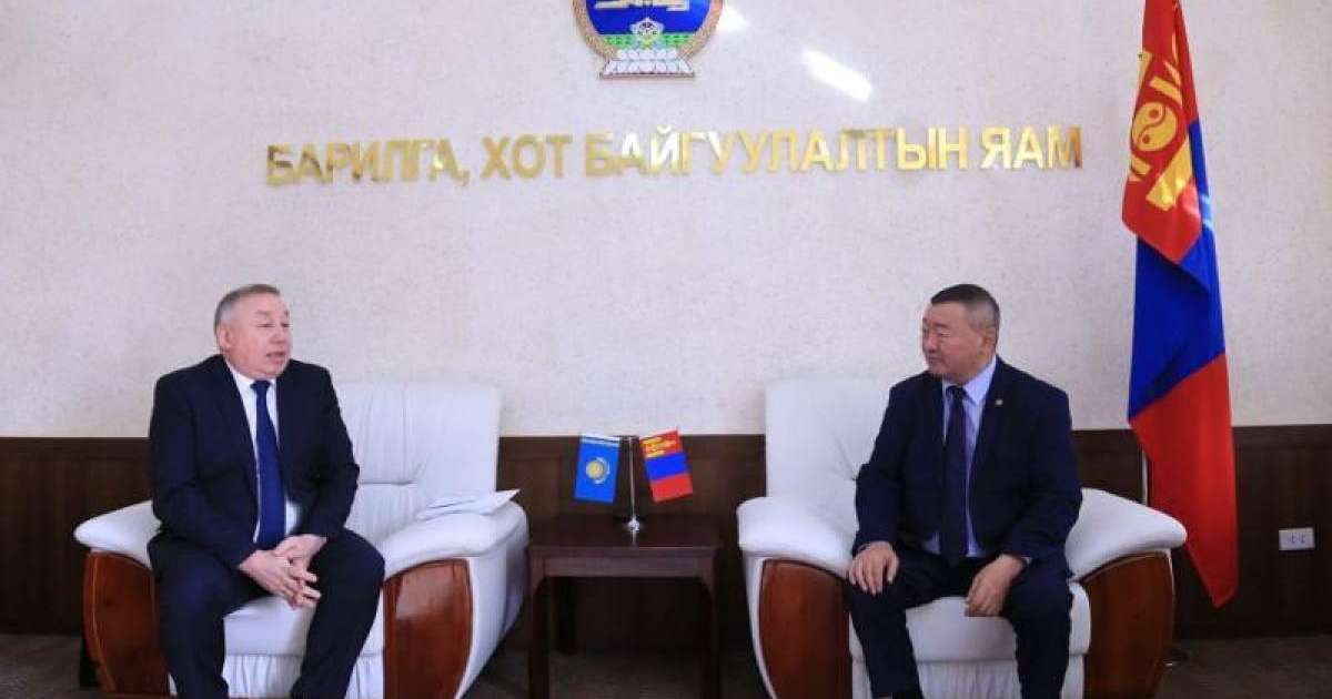 哈萨克斯坦大使会见蒙古国建设和城市发展部部长