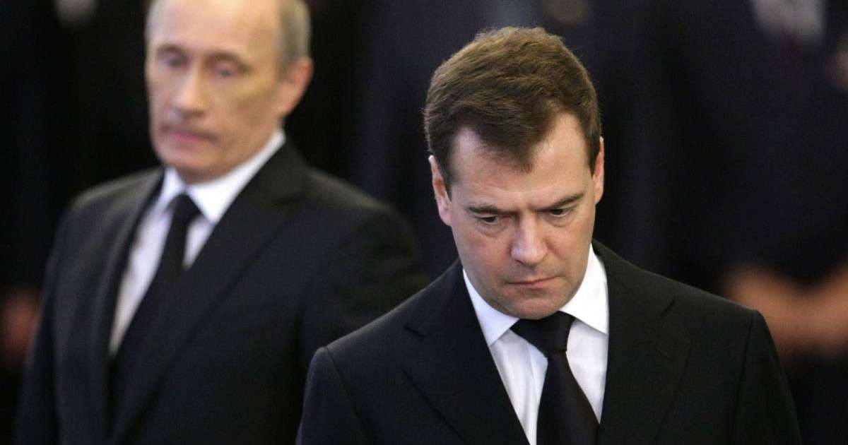 Қуыршақ болудан шаршадым: Медведев Путинге өкпелі