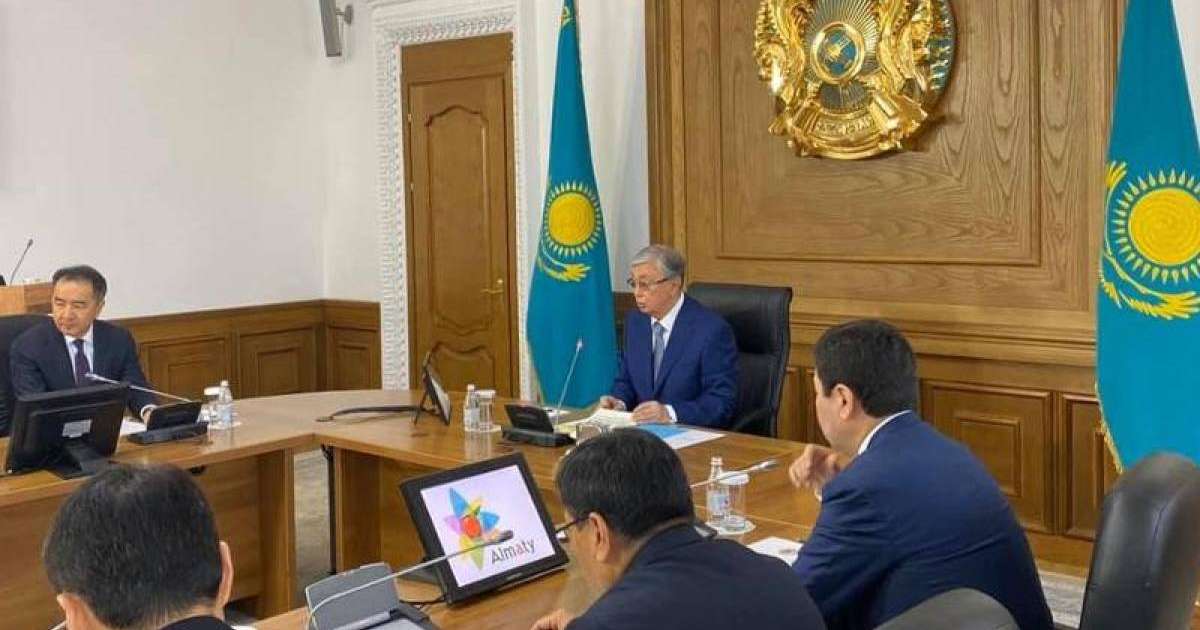 托卡耶夫总统召开阿拉木图发展问题会议