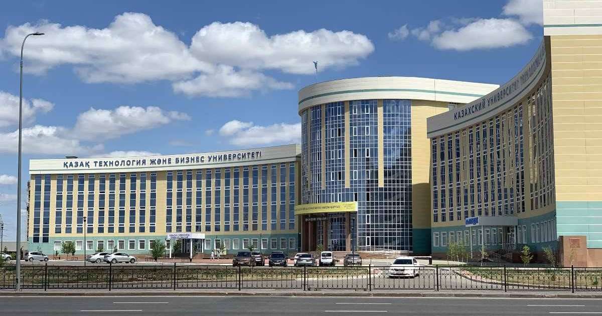 "Грант бар деп шақырып алды": Нұр-Сұлтанда алданған талапкерлер шу шығарды