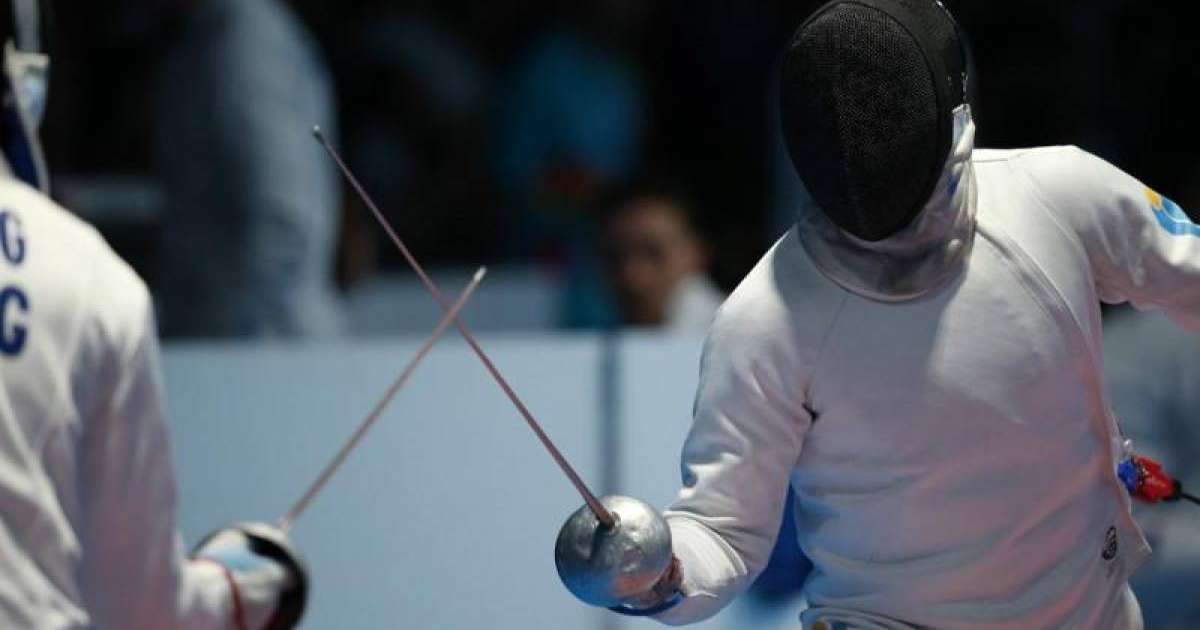 哈萨克斯坦男子击剑队摘亚锦赛银牌