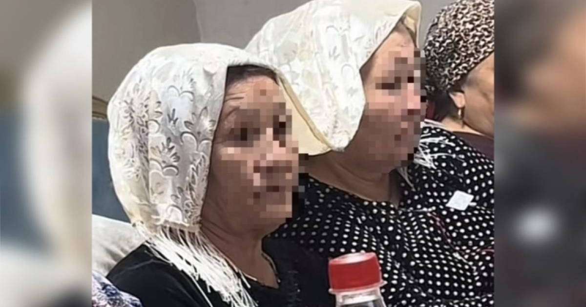 «Келіндер осылай отырса, жұлып алар еді»: Желіде бір орамалды бірігіп жапқан апалардың видеосы тарады