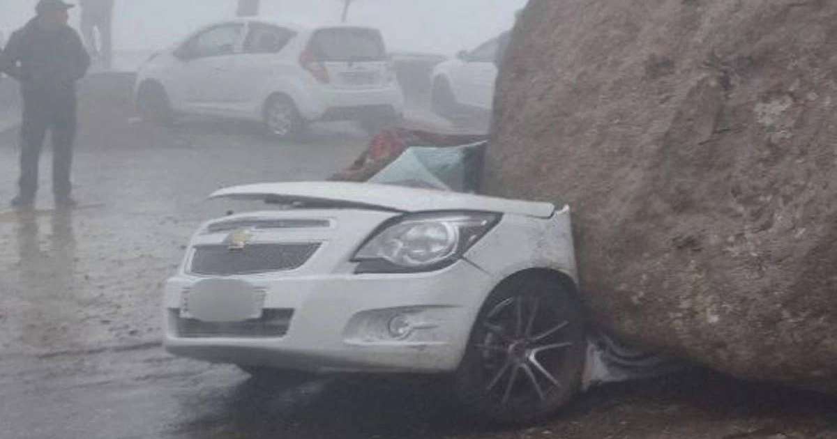 Өзбекстанда көліктің үстіне алып тас құлап, 3 адам қаза тапты (видео)