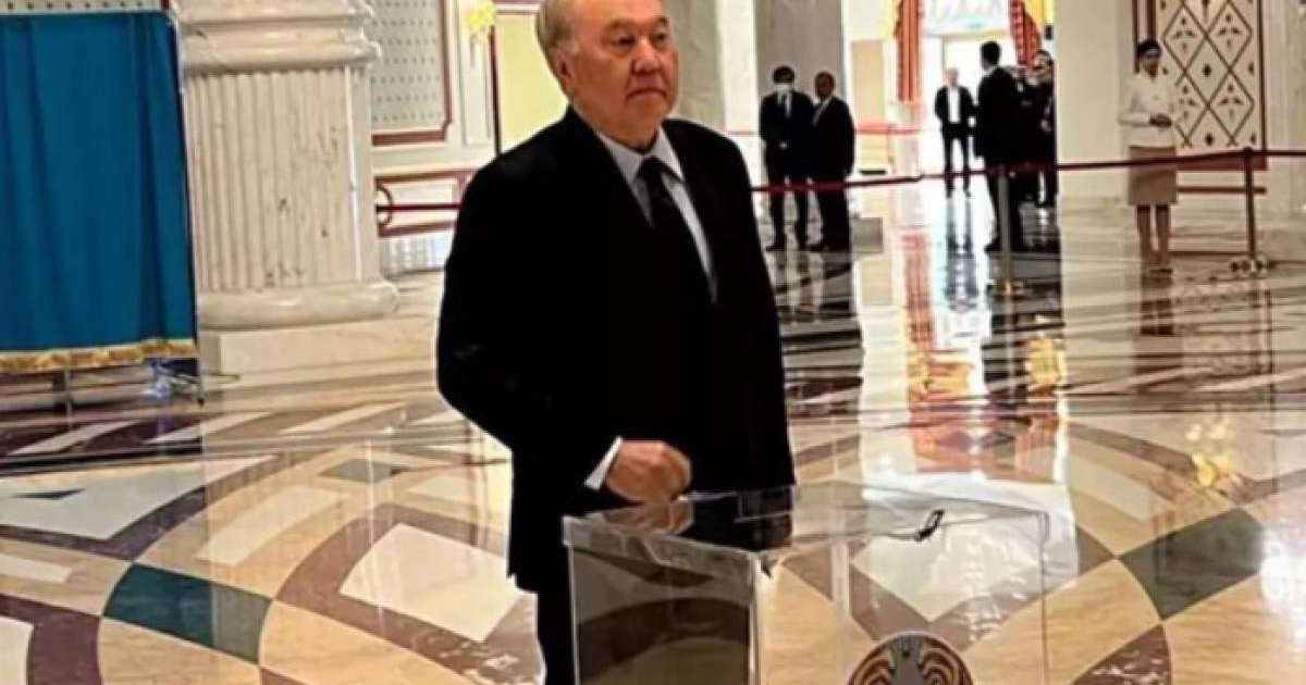 Назарбаев референдумда дауыс берді