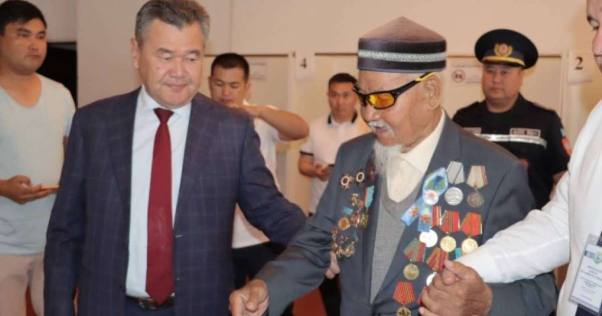 Қызылордада 101 жастағы Ұлы Отан соғысының ардагері референдум учаскесіне ең бірінші болып дауыс берді