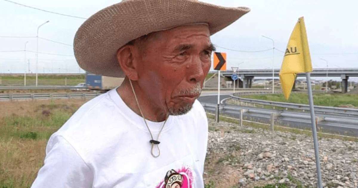 Әлемді жаяу аралауға шыққан ұлытаулық ақсақал Ресей шекарасына жетті