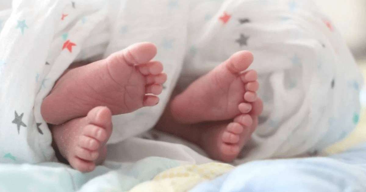 Алматыда 51 жастағы әйел егіз сәби дүниеге әкелді