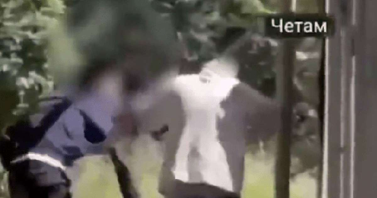 Алматыда жасөспірім егде адамды видео үшін соққыға жыққан