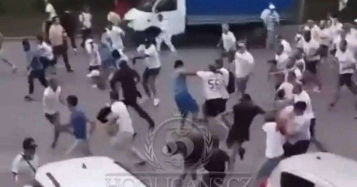 «Ордабасы» мен «Легия» жанкүйерлері шекісіп қалды (ВИДЕО)