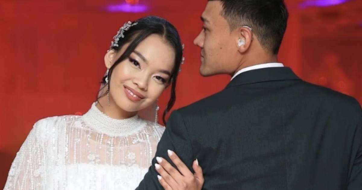 Өлеңді жестпен жеткізген жас жұбайлардың видеосына ел сүйсінді