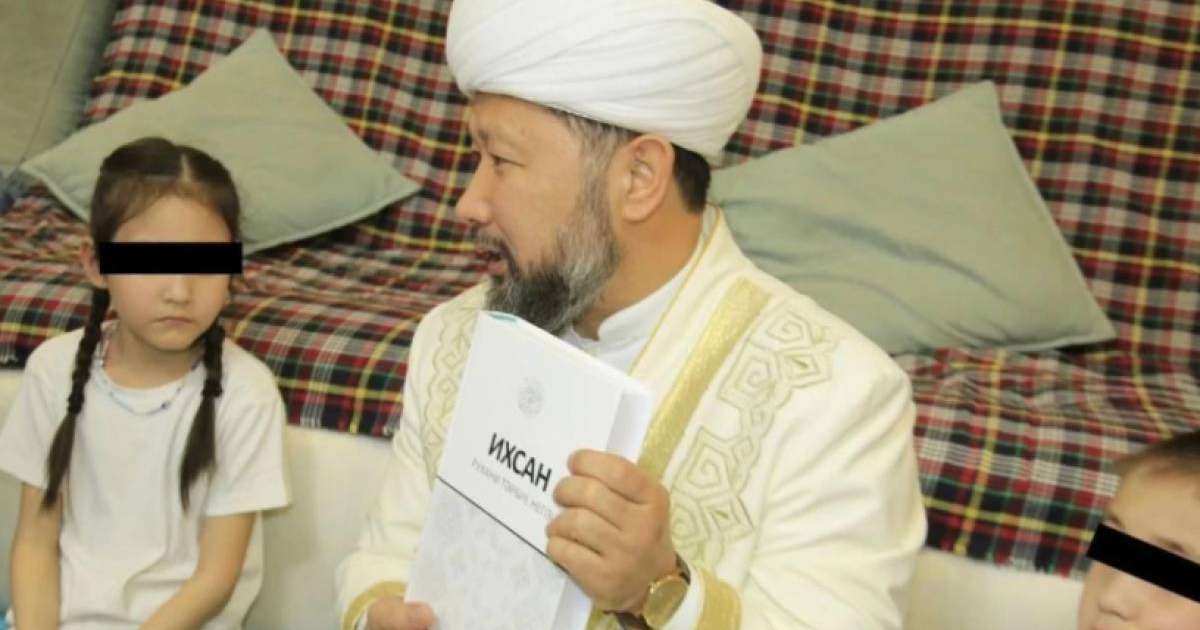 Қазақстанның бас мүфтиі Наурызбай қажының сәнді сағаттары көпшілік талқысына түсті