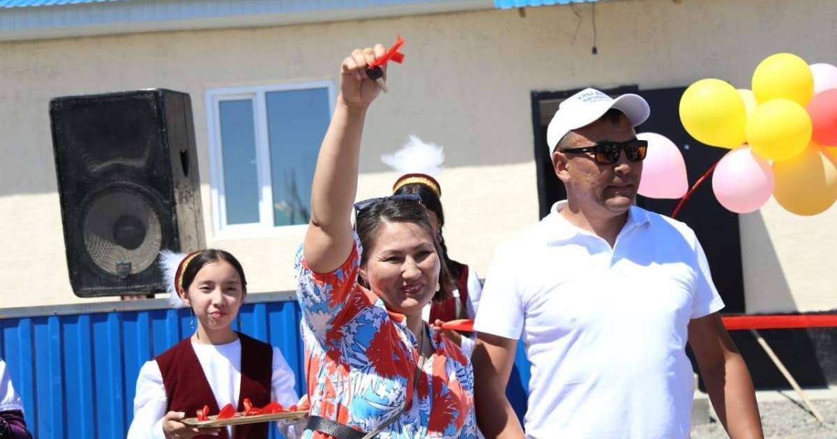 “Қайырымдылық министрі” екі отбасыға баспана сыйлады