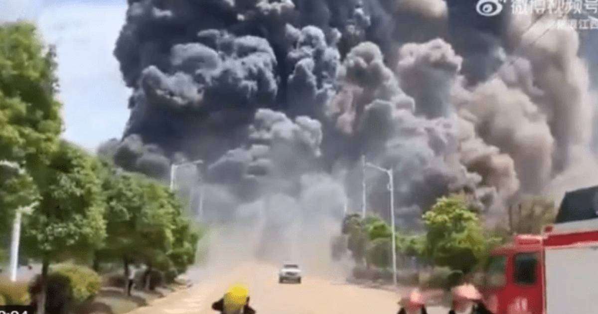 Қытайда химия зауытында жойқын жарылыс болды (видео)