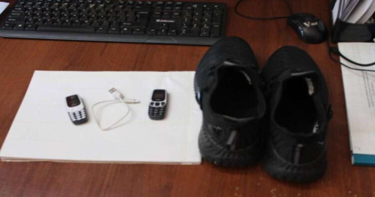 Ақтөбелік келіншек аяқкиімге телефон жасырып, абақтыға өткізбек болған