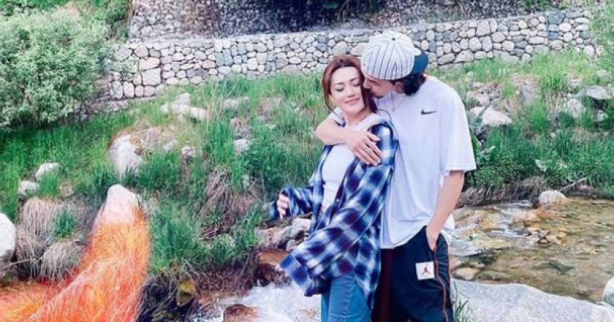 Ерке Есмахан: Аяғым ауыр емес! Арамызда неке жоқ!